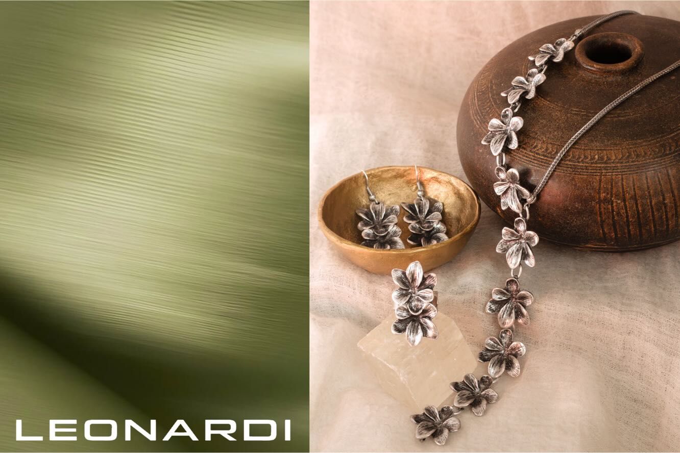 Summer is calling and it’s wearing flowers. 🌺🌞 Six pieces. Endless combinations.
You can find them in our shop LEONARDIarte.
Link in bio

#leonardi #silverjewelry #summerjewelry #floraljewelry #handcrafted